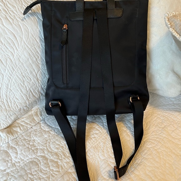 Radley London NWOT Stylish Black Backpack Purse 13x13 with bag charm - Picture 4 of 12